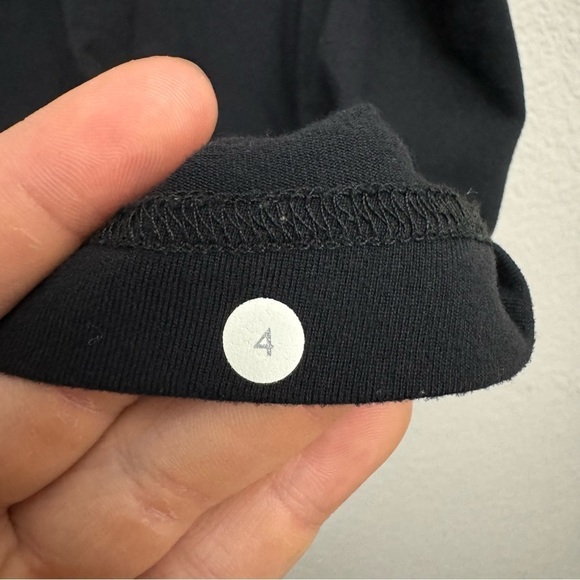 Lululemon Women’s Black Sports‎ Tank Top Size 4 - Picture 3 of 3